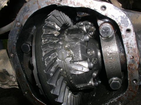 1979 Ford Bronco - The differential gears in this vehicle appear to be damaged, with visible wear and tear on the teeth.