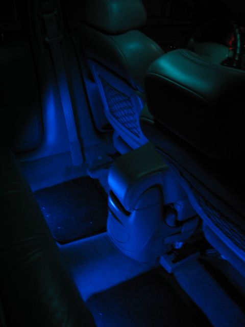 1997 Ford Taurus - This is the best night shot a took, cuz i wasnt shaking around, it was coooold for some reason. I love this camera. This is in my backseat…