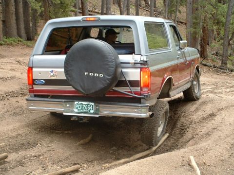 1994 Ford Bronco - Flexy part in the trail, not all that bad for stock suspension.
