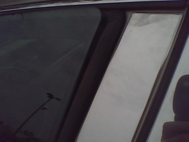 Close-up of a car's door frame and window trim. A "SUPERMOTORS" watermark is visible at the bottom right