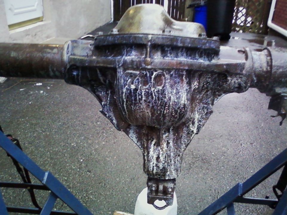 Differential housing with visible casting numbers '200' and '70'