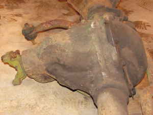 1990 Ford Bronco - Close-up of a front axle differential housing with SuperMotors branding visible.