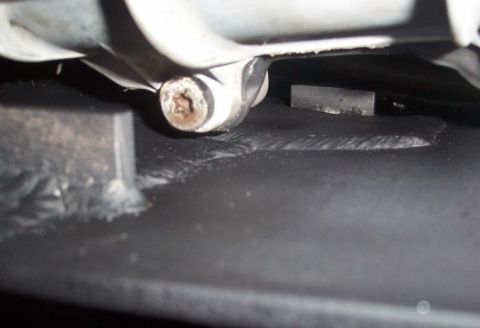 1990 Ford Bronco - Pretty close to the lowest point of the 'case (don't ask about the random pieces of metal)