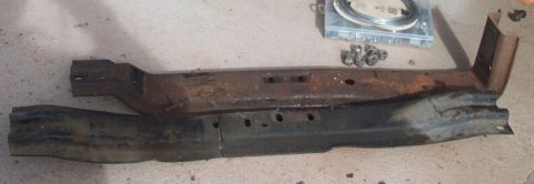 1990 Ford Bronco - TOP: my stock piece. Bottom: from an '89 E250 with a C6 (NOTE: tranny mount holes are lined up in this pic