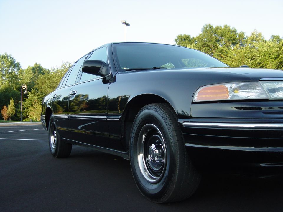 1996 Ford Crown Victoria, front quarter view, black paint, chrome wheels