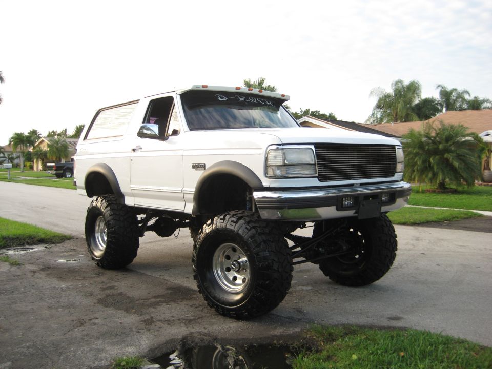1995 Ford Bronco “sexy beast”