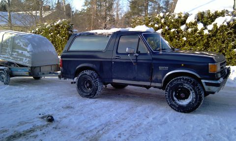 1989 Ford Bronco - On our way to Swedish WRC rally with a snowmobile on the trailer
