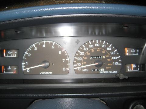 1990 Toyota Pickup/SR5 - The dashboard of a 1990 Toyota Pickup/SR5 shows the odometer reading 278143 miles.
