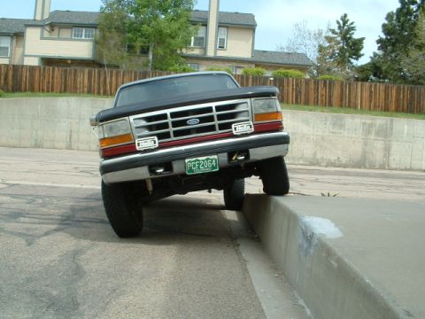 1994 Ford Bronco - Sway bars gone, did it in this parking lot...people sure look at you funny sometimes...hilly billy I am I am! Little bit of a difference.
