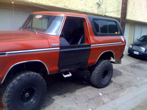 1978 Ford Bronco - This lifted Ford Bronco has a two-tone paint scheme with black doors and a black hardtop.