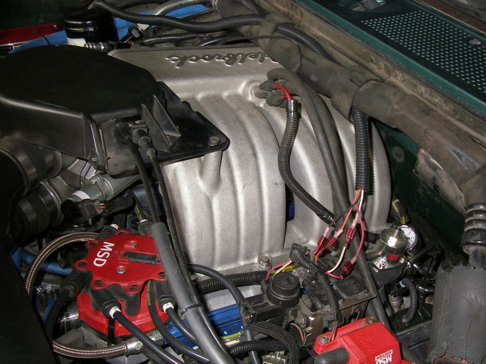 Edelbrock Performer Truck Intake2