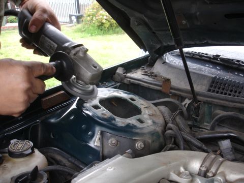 1995 Ford Taurus - Grinding down a car's strut tower for modification or repair.