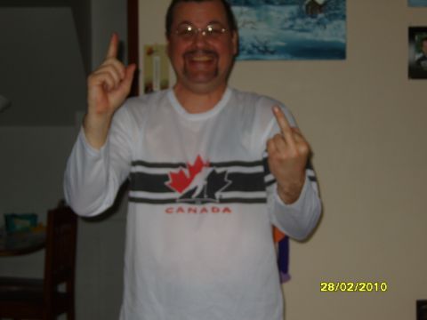 1989 Ford Bronco - A man poses for a photo, making gestures with both hands. The date 28/02/2010 is visible.