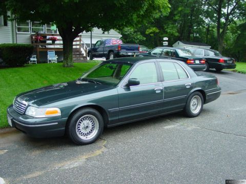 1998 Ford Crown Victoria - Picture taken by Scott (crvtte65)