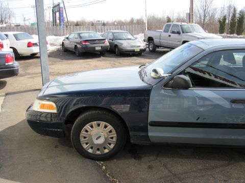 2003 Ford Crown Victoria photo