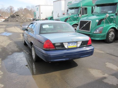 2003 Ford Crown Victoria photo