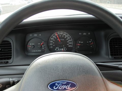 2003 Ford Crown Victoria photo
