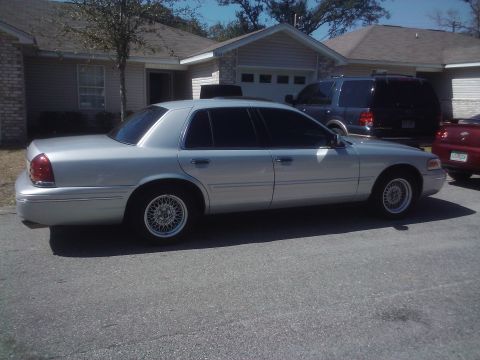 1999 Ford Crown Victoria photo