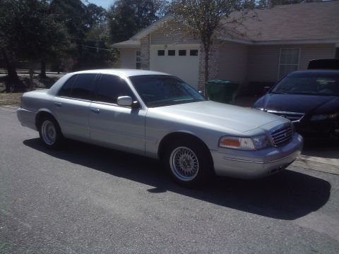 1999 Ford Crown Victoria photo
