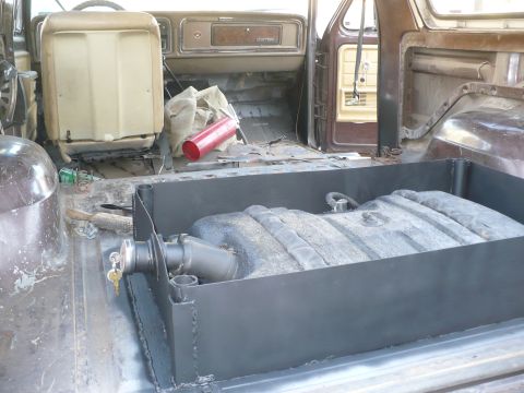 1979 Ford Bronco - Aftermarket gas tank installed in the cargo area of a 1978 Ford Bronco, obscuring the original floor.