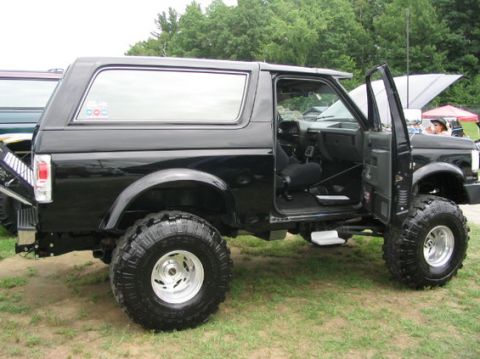 1994 Ford Bronco - John's 90 Bronco 9" lift & 38's
