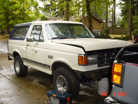 1987 Ford Bronco - Of course its gotta rain