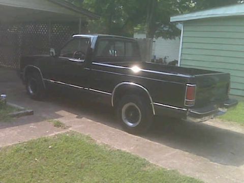 1991 Chevrolet S10 - still had all the chrome fender trim and big gawdy back bumper