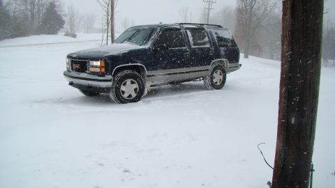 1999 GMC Yukon - in the snow