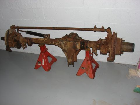 1996 Jeep Grand Cherokee - This is a rusty front axle assembly, not a 1996 Jeep Grand Cherokee.