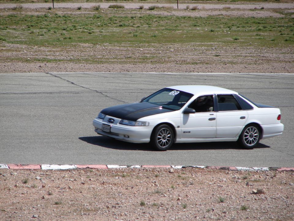 1992 Ford Taurus 3q-front view, white with black hood, number 69 on windshield