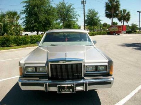 1989 Lincoln Town Car photo