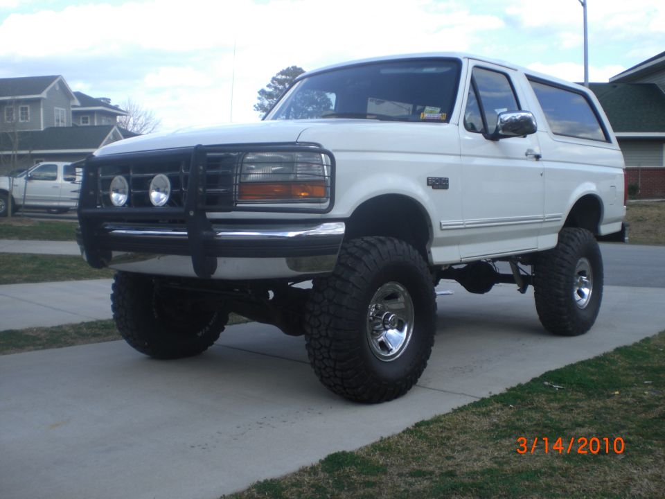 1995 Ford Bronco “beevo”
