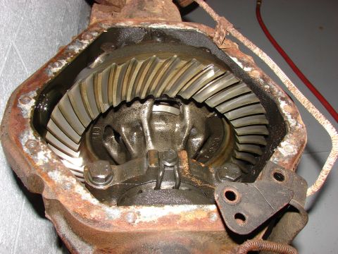 1996 Jeep Grand Cherokee - Close-up view of the internal gears of a differential assembly, showing wear and rust.