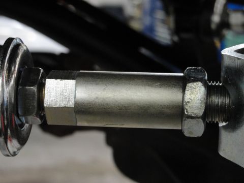 1995 Ford Bronco - A detailed view of a mechanical linkage, showing the connection points and fasteners.