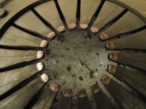 1989 Ford Taurus - This is a close-up view of a vehicle's clutch pressure plate, showing its internal components.