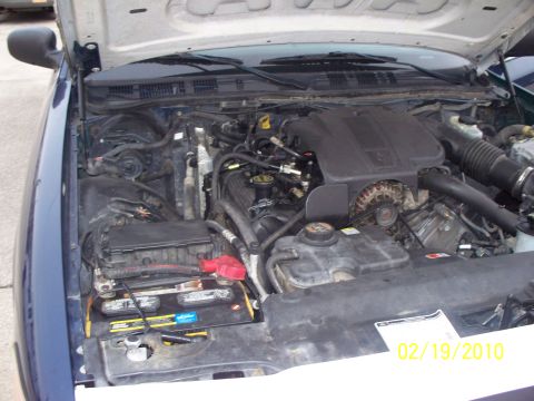 2005 Ford Crown Victoria - Engine bay of a 2005 Ford Crown Victoria, showing the battery and engine components.