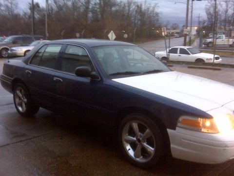 2005 Ford Crown Victoria - 2005 Ford Crown Victoria with a two-tone paint job, parked next to another Crown Victoria.