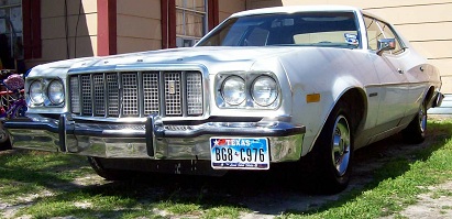1976 Ford Torino - This 1976 Ford Torino is shown from a 3q-front angle, its distinctive grille and Texas license plate.
