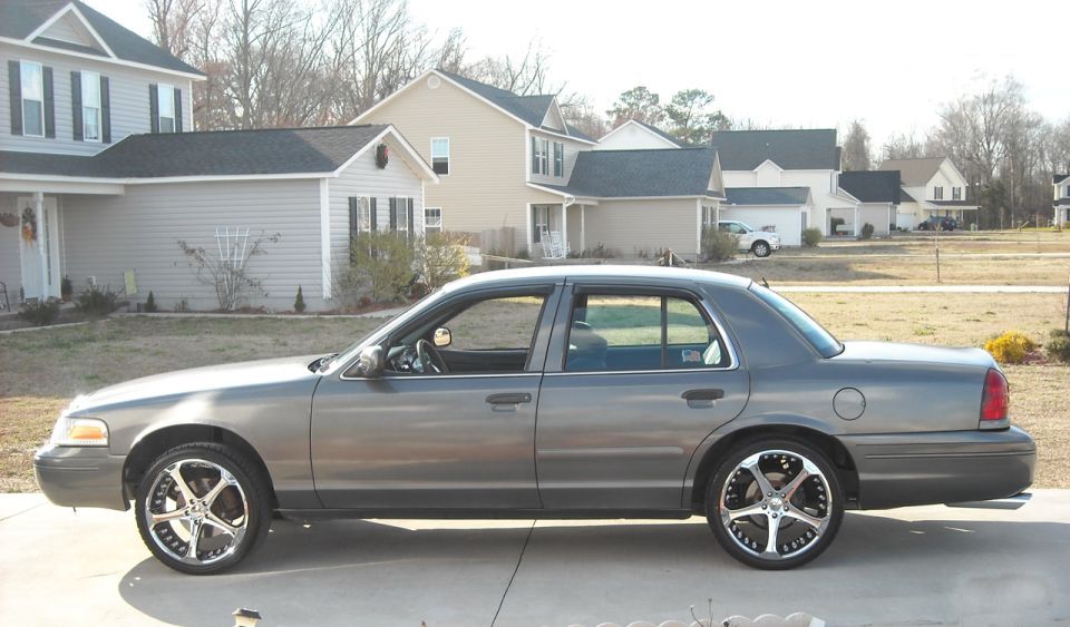 2000 Ford Crown Victoria