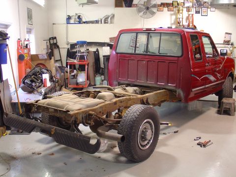 1995 Ford Bronco - Engine and front frame donor
