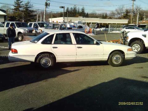 1997 Ford Crown Victoria photo