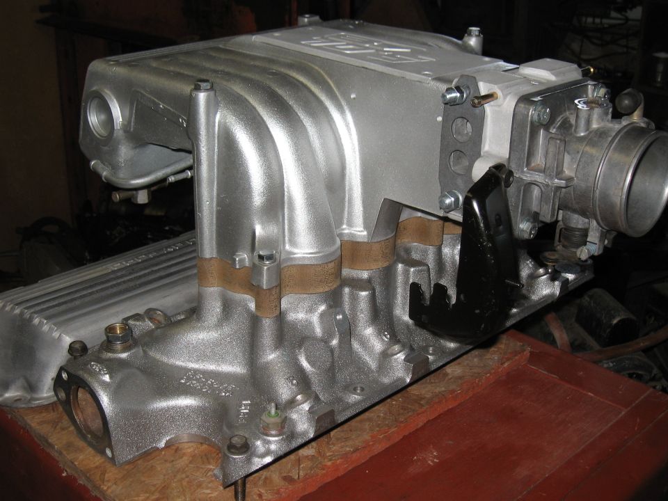 Silver GT40 intake manifold with throttle body