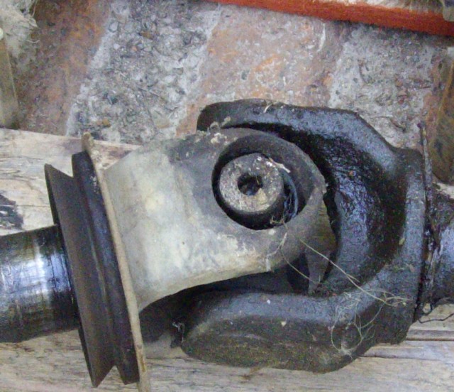 the twisted axle yoke eye that was in the front axle-drivers side when I got the truck- replaced summer 2008
