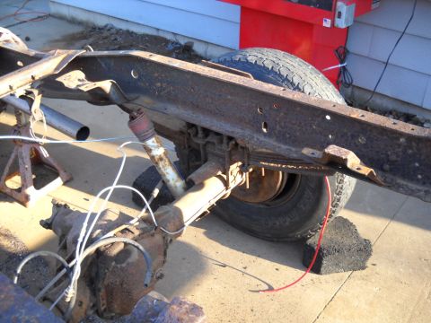 1954 Ford F-100 - It looks like I should have plenty of clearance between the diff and frame.