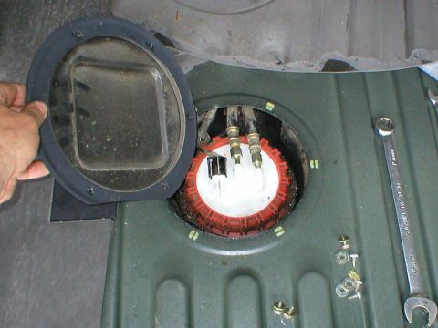 1983 Ford Bronco - Factory fuel pump access on a Land Rover Discovery & Discovery Series II. This is the idea behind this mod, and MANY vehicles are factory-b…