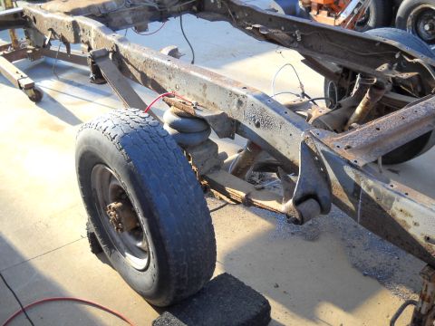1954 Ford F-100 - The chassis shows leaf springs and air suspension, suggesting a 1953 model year, not 1954.