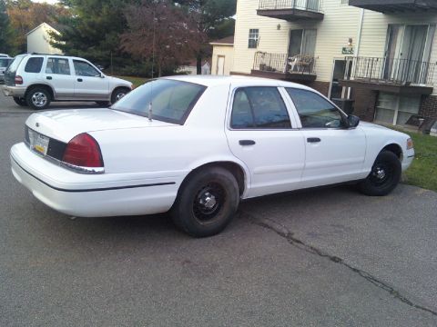 1999 Ford Crown Victoria photo