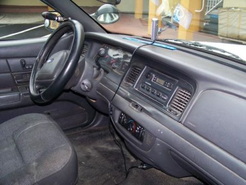 2003 Ford Crown Victoria photo