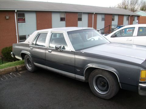1987 Ford Crown Victoria LTD - i shaved the moldinh off the center of the doors