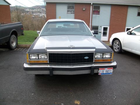 1987 Ford Crown Victoria LTD - i think it looks better with the grill black